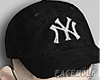 。Black baseball cap