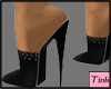 True black pumps