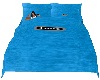 cama azul poses