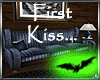 ^M^ Kiss Sofa