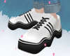 ☑ white sneakers*M