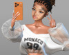 selfie pose+phone