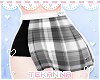 [T] Plaid skirt Black