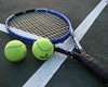 raqueta de tenis  y bola