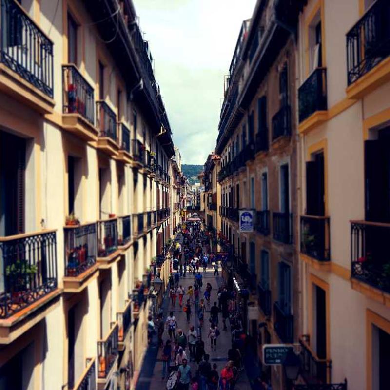 Guest_mariaros540
